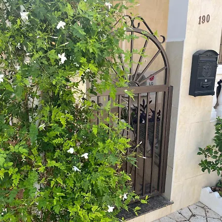 Urb, Beautiful 4 Bedroom House, Alicante, San Fulgencio, Spain Holiday home La Marina